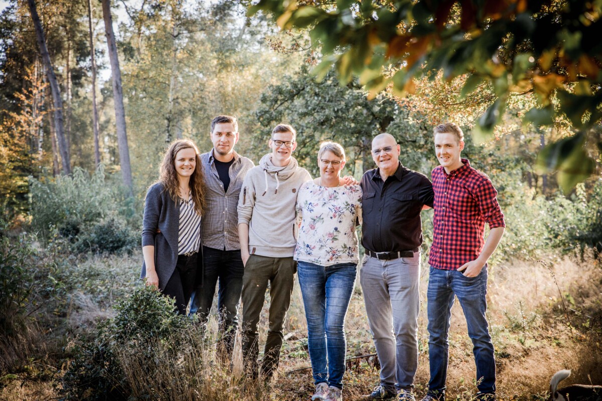 Familie bei Sonnenuntergang